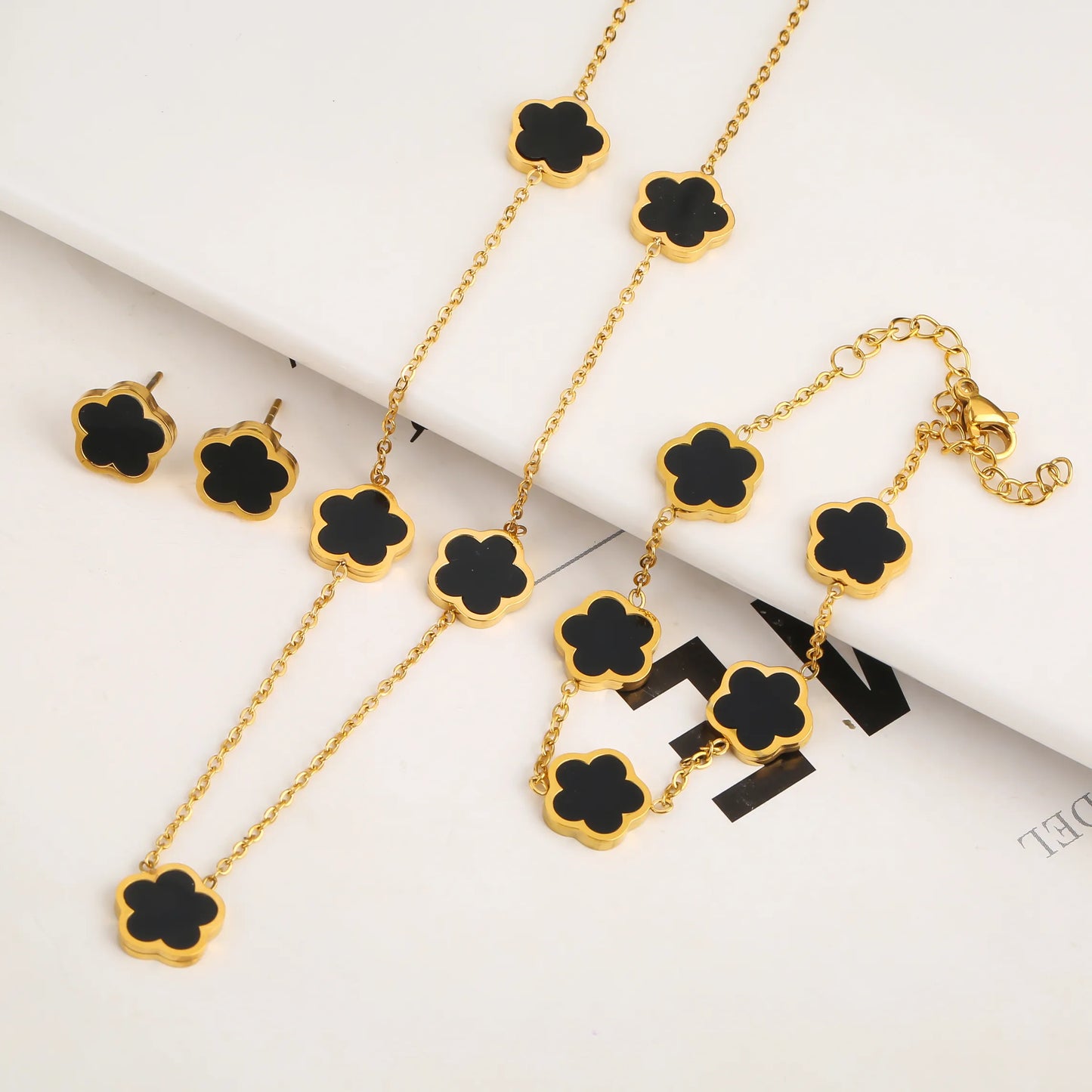 Olivia® Clover Luxe Set