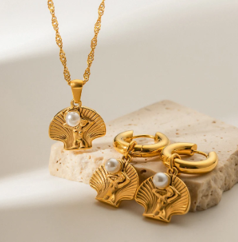 Venus Pearl Necklace